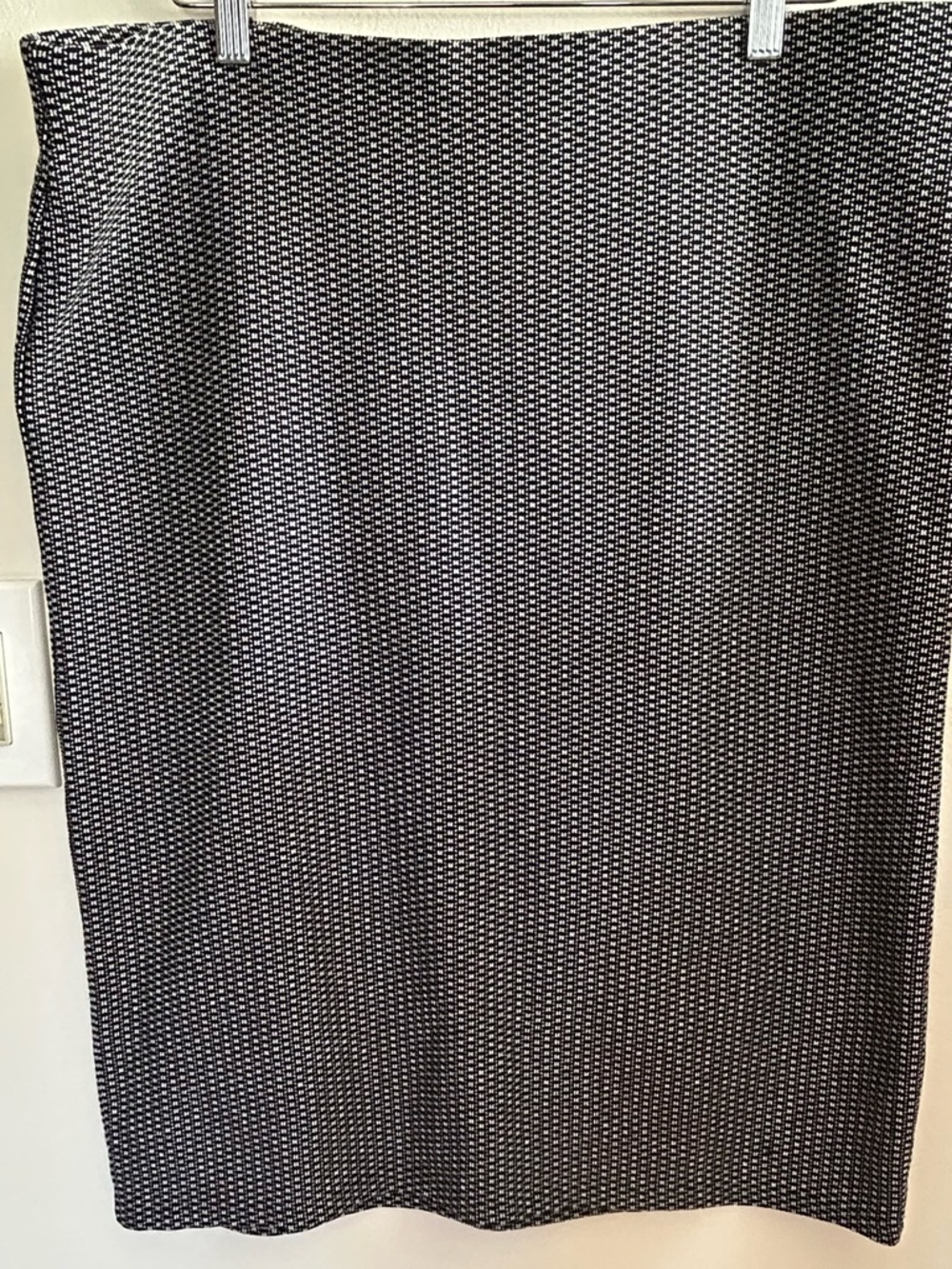 LOFT Black and White Textured Pencil Skirt Size XL